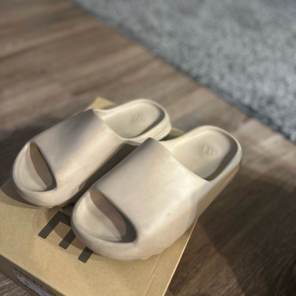 USED- Bone Yeezy Slides Size 5